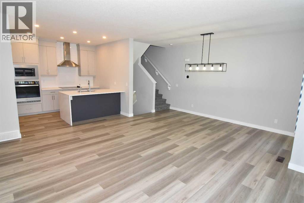 Single Family House for Sale in  SOVEREIGN Common SW Shaganappi Calgary 