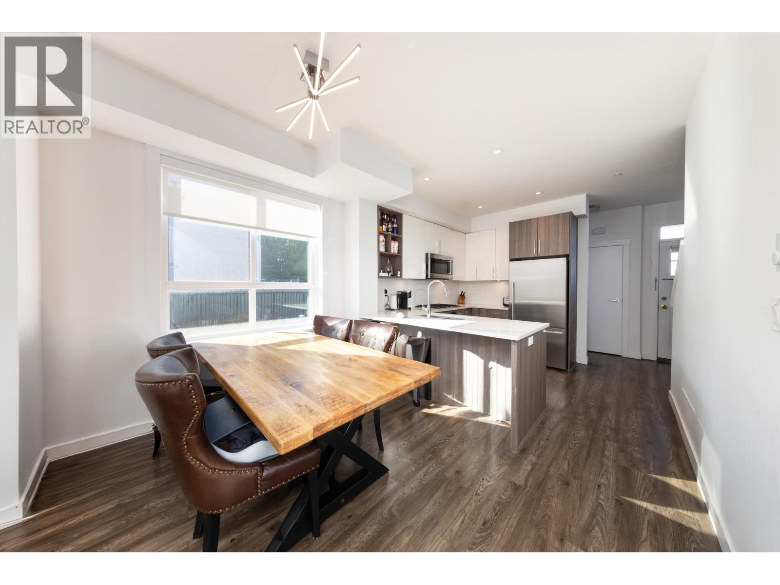 21 7039 MACPHERSON AVENUE, Burnaby