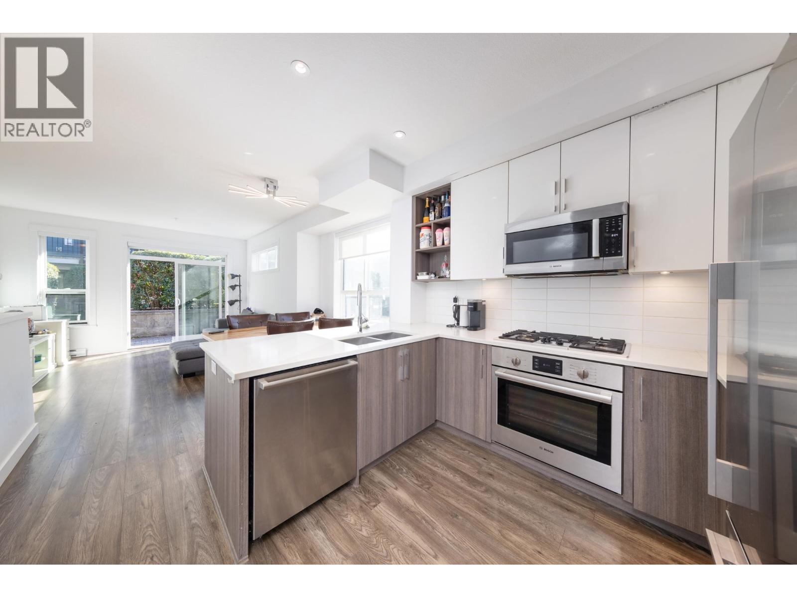 21 7039 MACPHERSON AVENUE, Burnaby