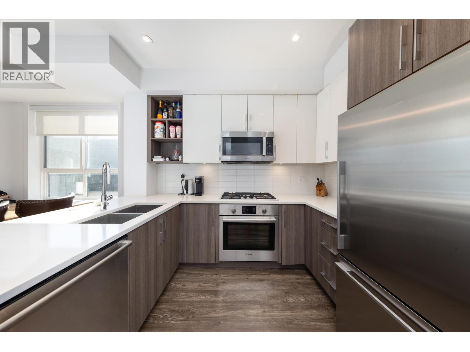 21 7039 MACPHERSON AVENUE, Burnaby