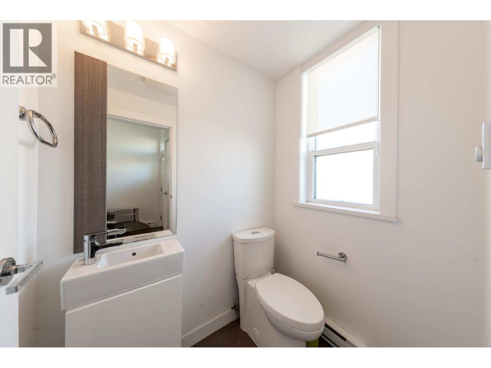 21 7039 MACPHERSON AVENUE, Burnaby