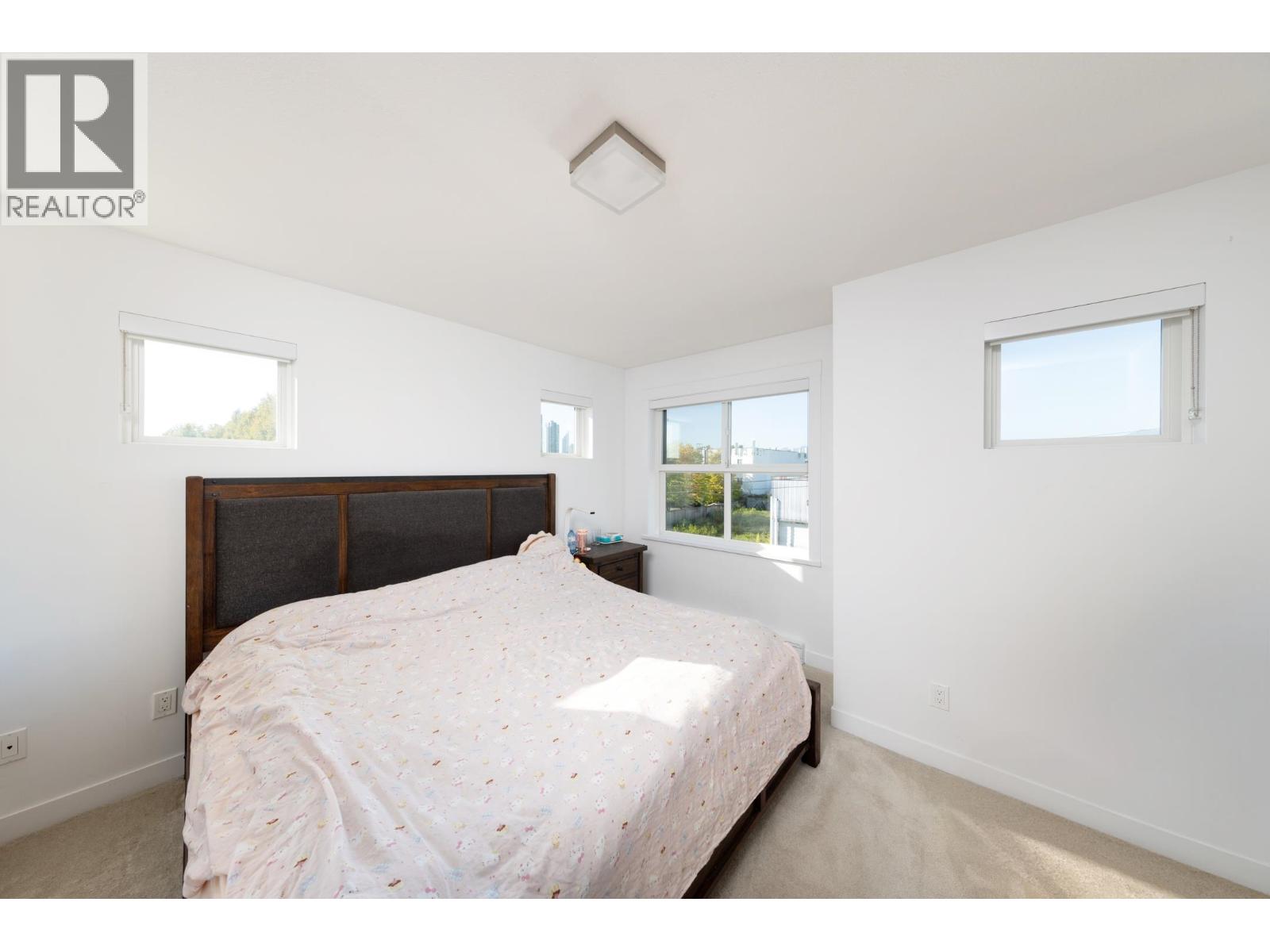 21 7039 MACPHERSON AVENUE, Burnaby