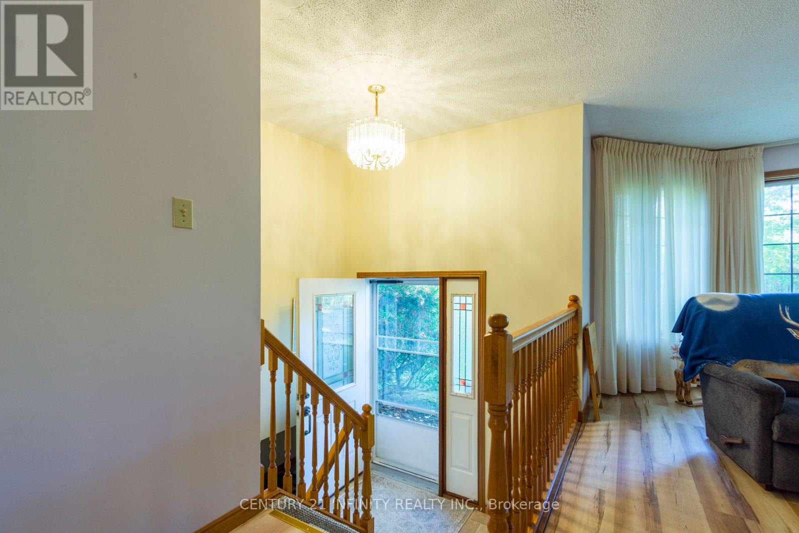 37 RIVERSIDE DRIVE - 15