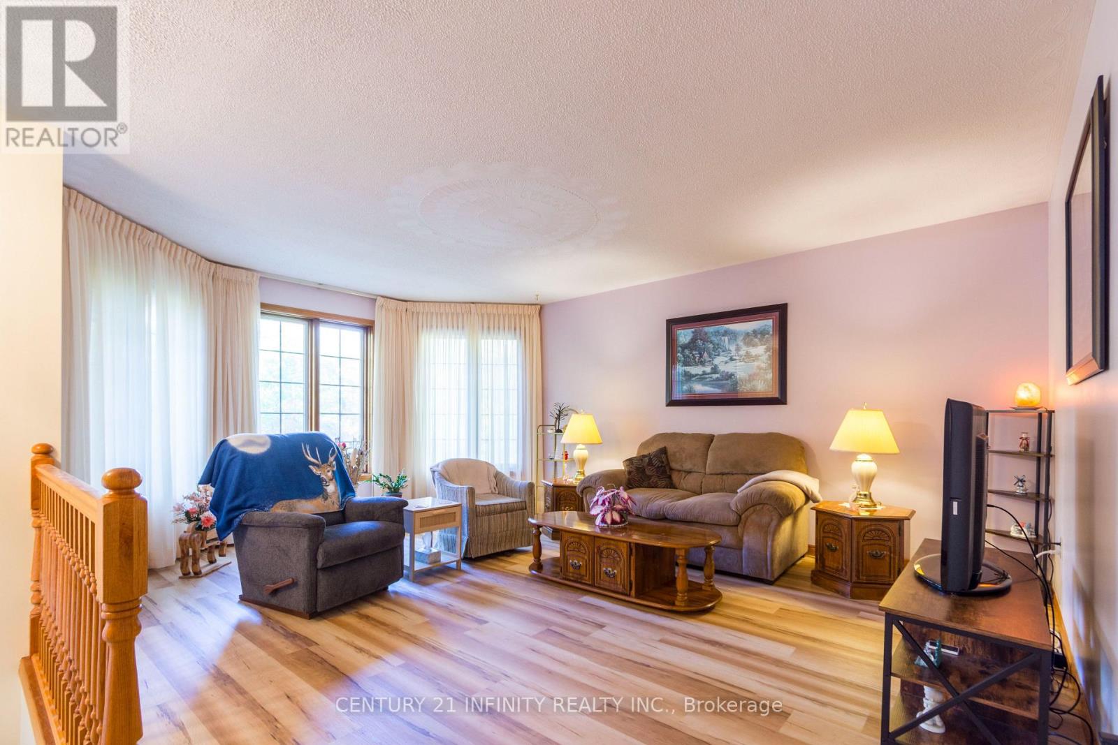 37 RIVERSIDE DRIVE - 16