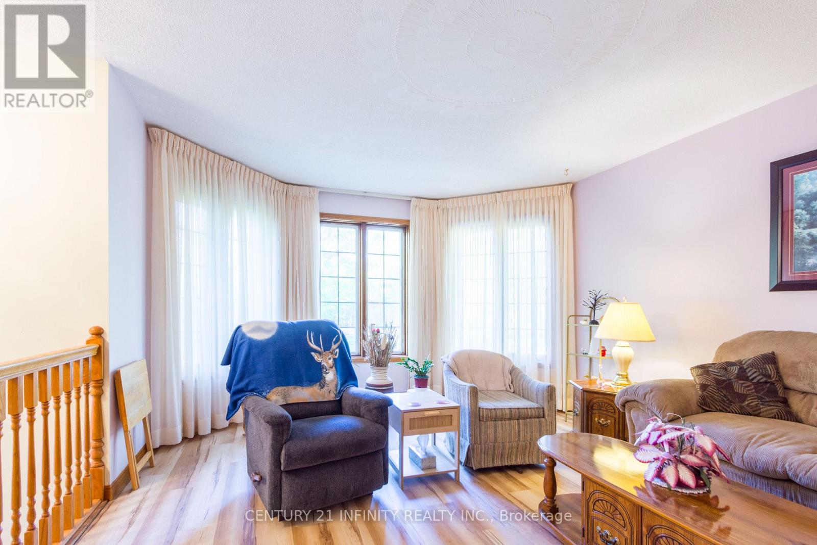 37 RIVERSIDE DRIVE - 17