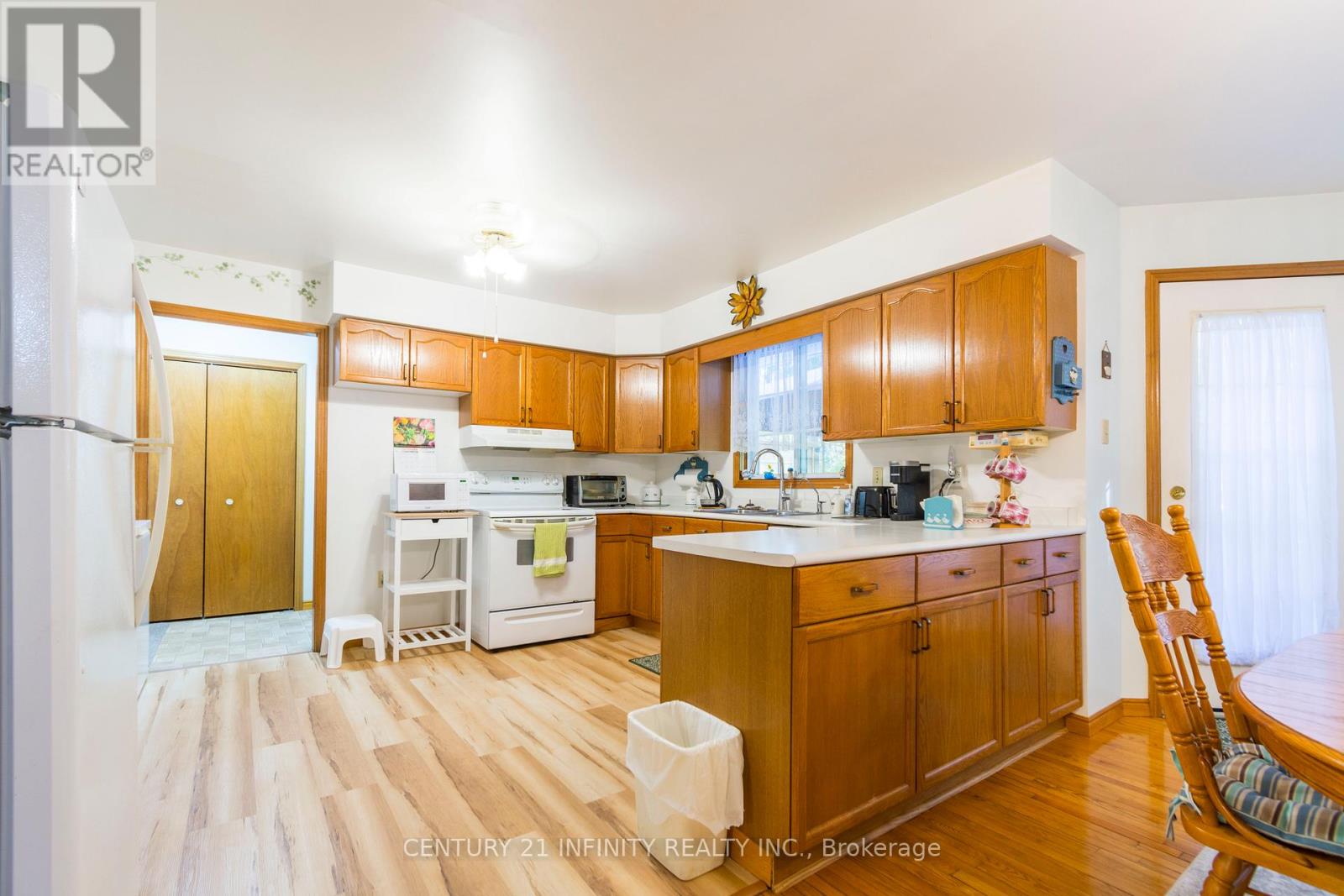 37 RIVERSIDE DRIVE - 21