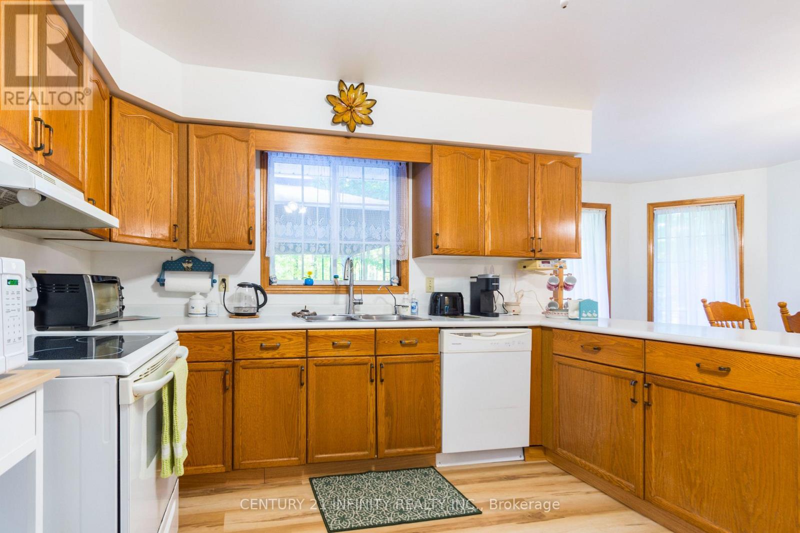 37 RIVERSIDE DRIVE - 23