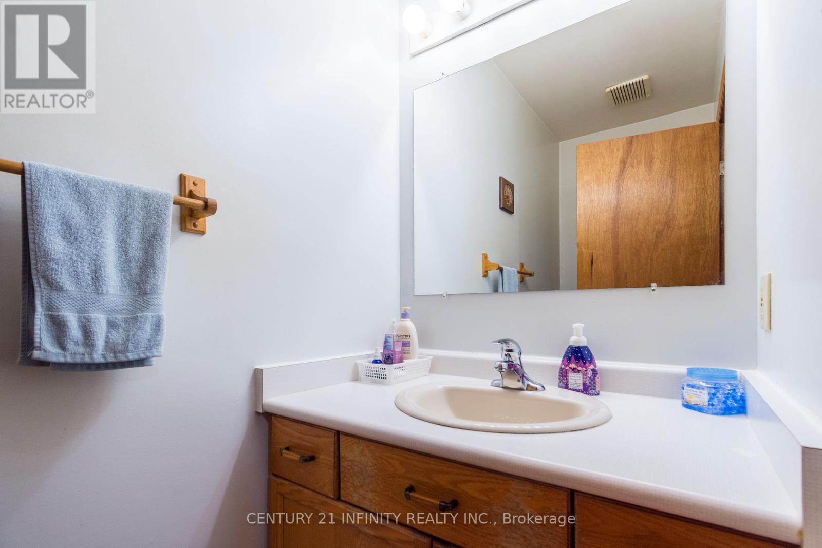 37 RIVERSIDE DRIVE - 28