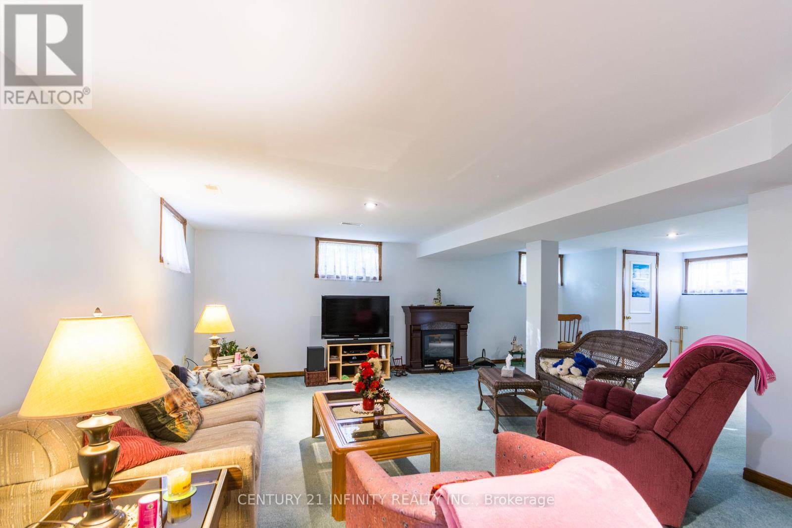 37 RIVERSIDE DRIVE - 35