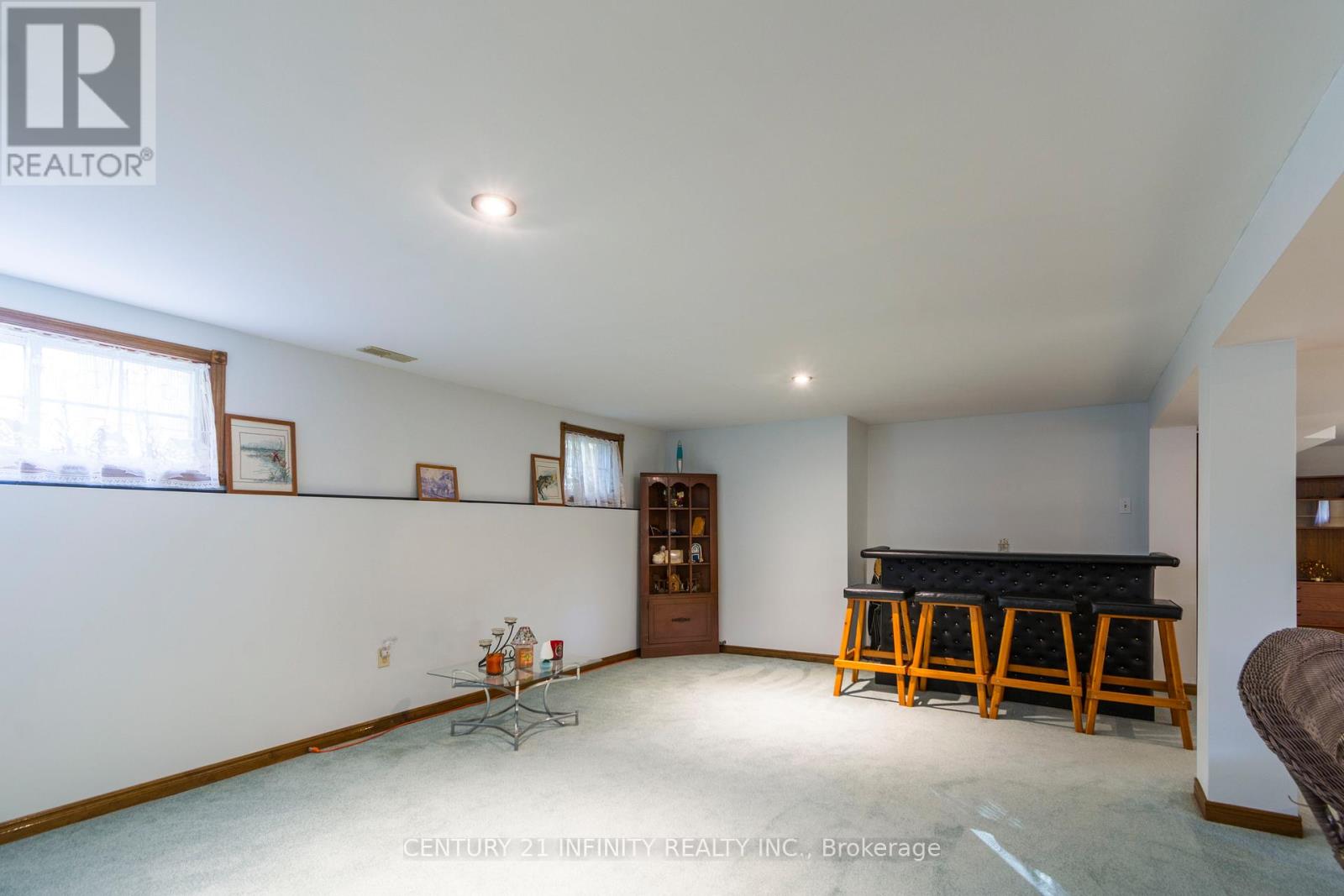 37 RIVERSIDE DRIVE - 37