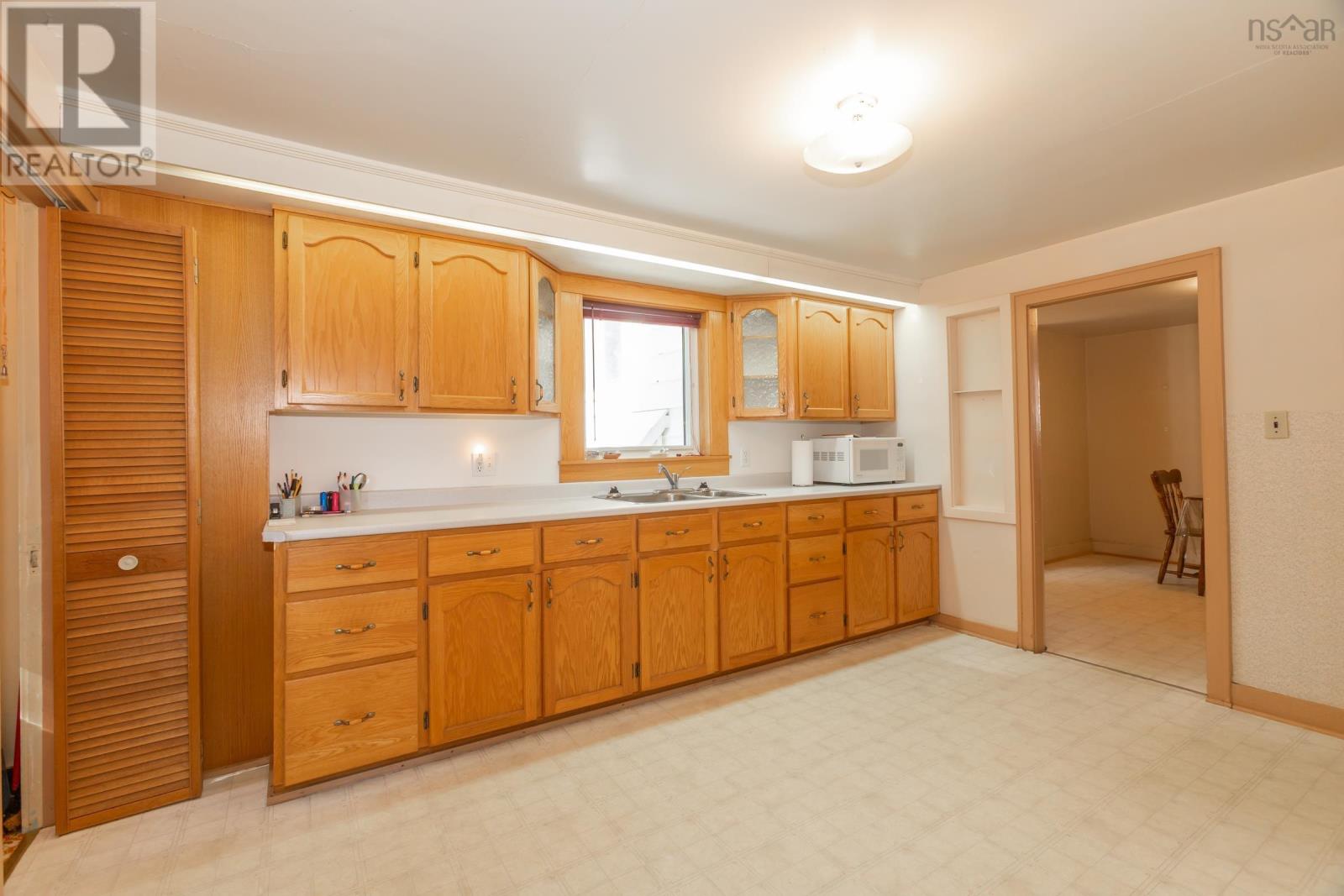 Property 5 of 39 of 9495 Highway 10