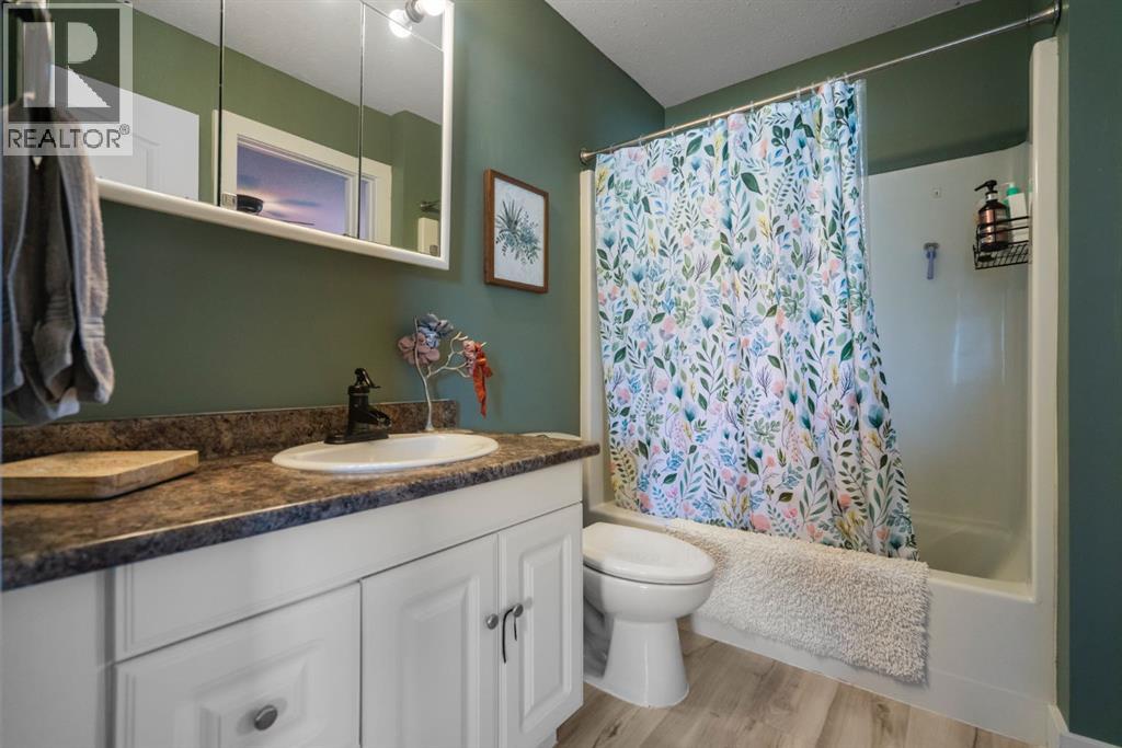 Single Family House 4 Level for Sale in   Street Victoria Park Camrose 
