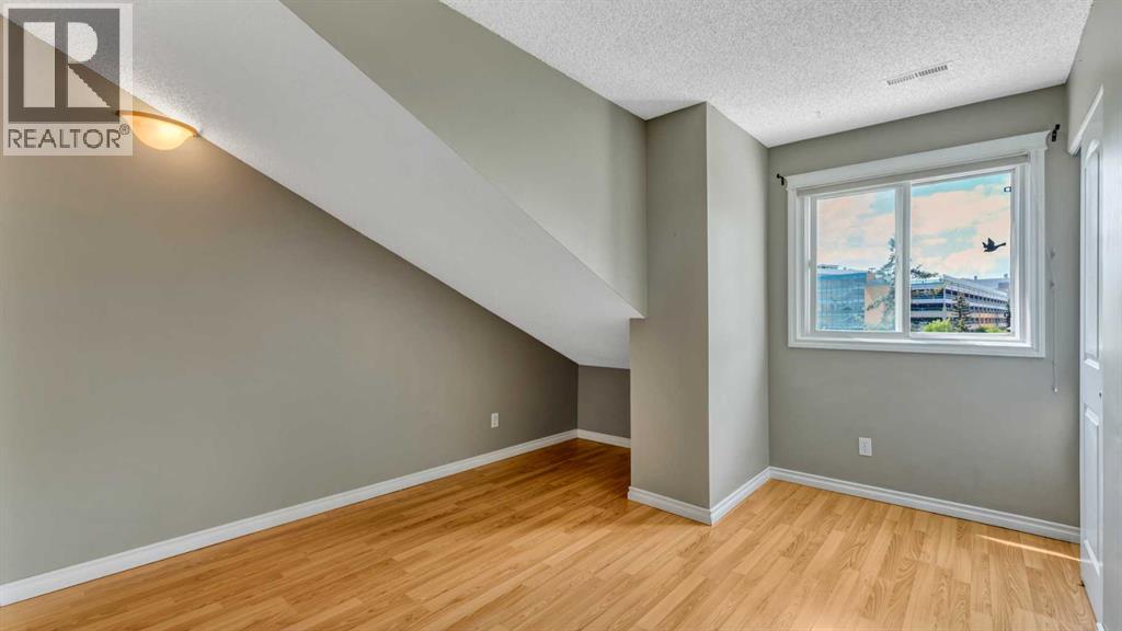 Single Family House for Sale in    Street NW St Andrews Heights Calgary 