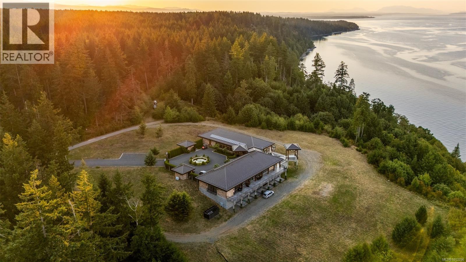 7939 Lenwood Rd - Photo 2 of 98, Merville, British Columbia