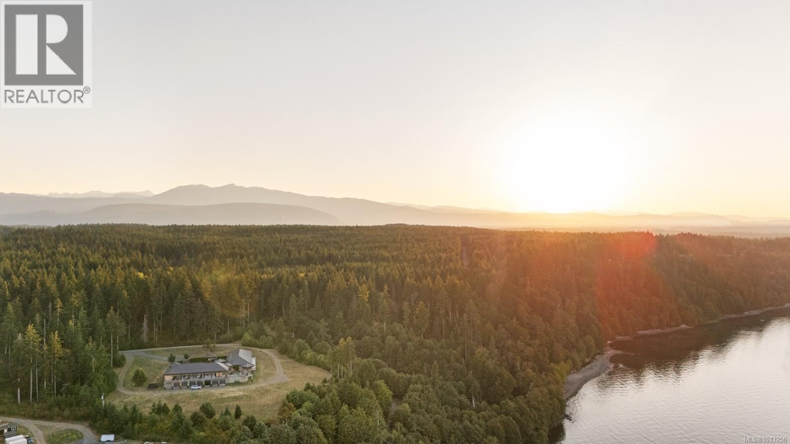 7939 Lenwood Rd - Photo 4 of 98, Merville, British Columbia