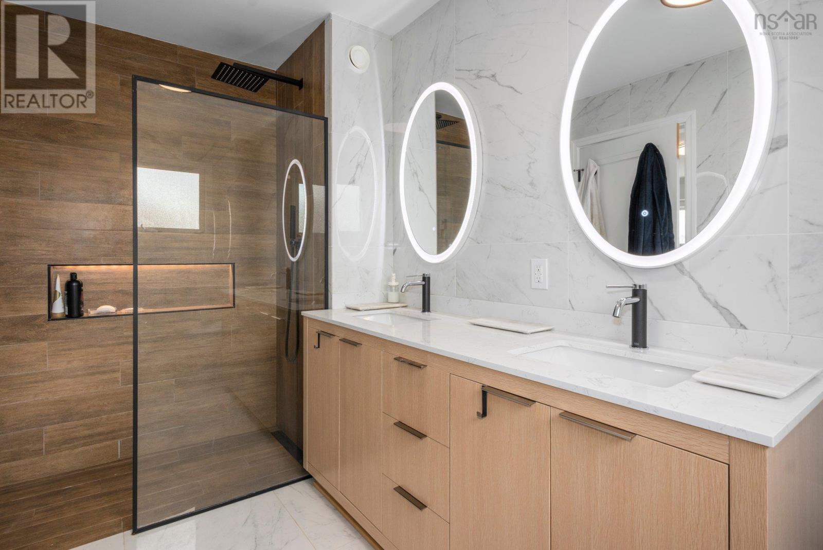 Property 27 of 39 of 10165 Highway 1