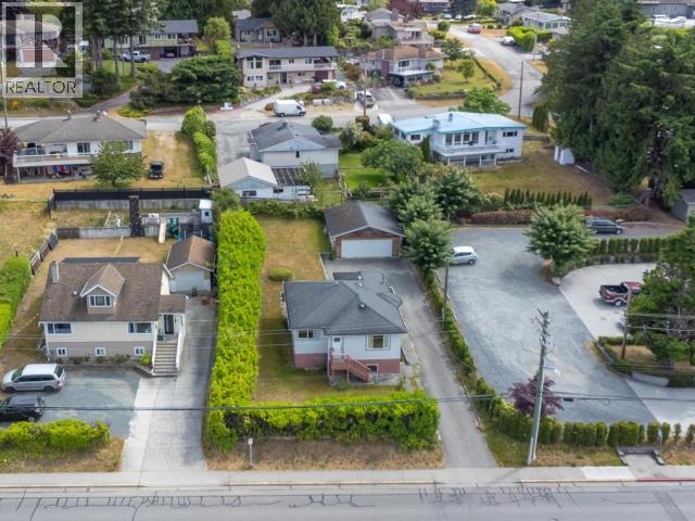 4844 JOYCE AVE, Powell River