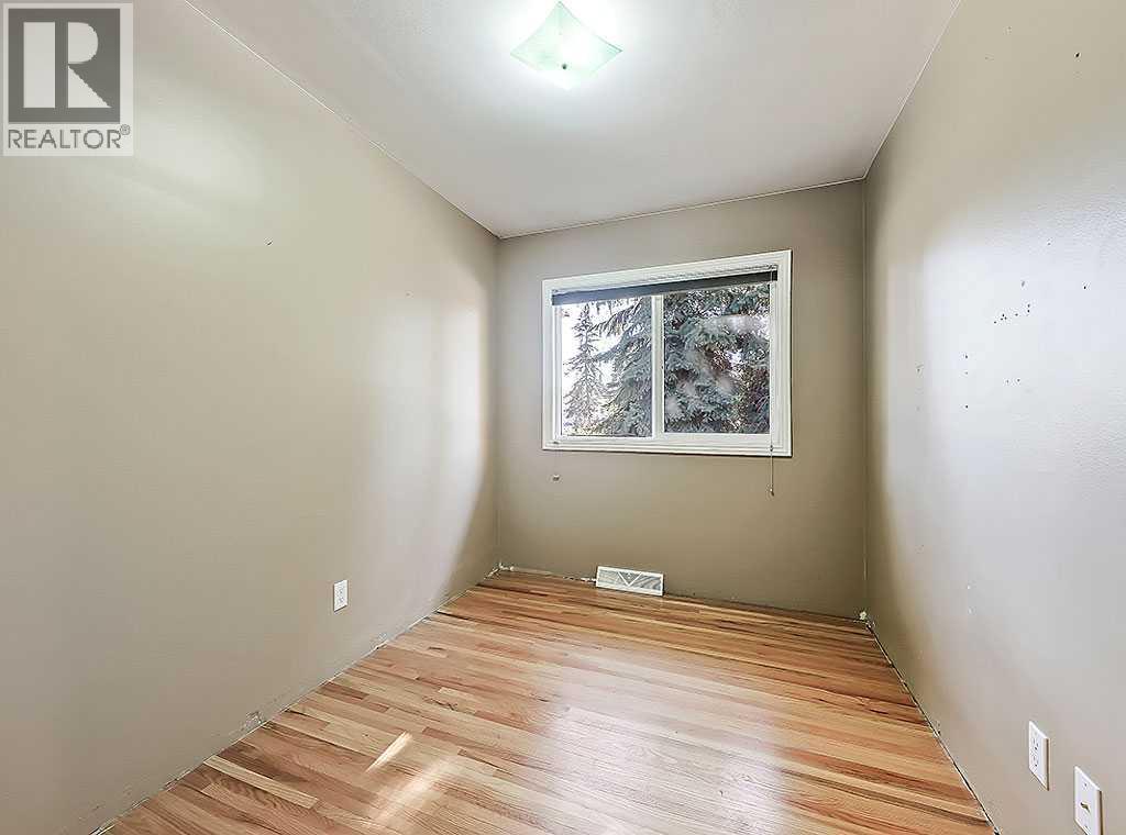 Single Family House Bungalow for Sale in  Hanover Road SW Haysboro Calgary 