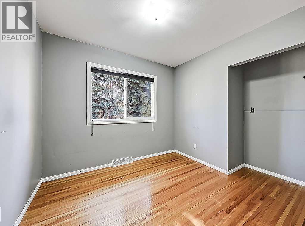 Single Family House Bungalow for Sale in  Hanover Road SW Haysboro Calgary 