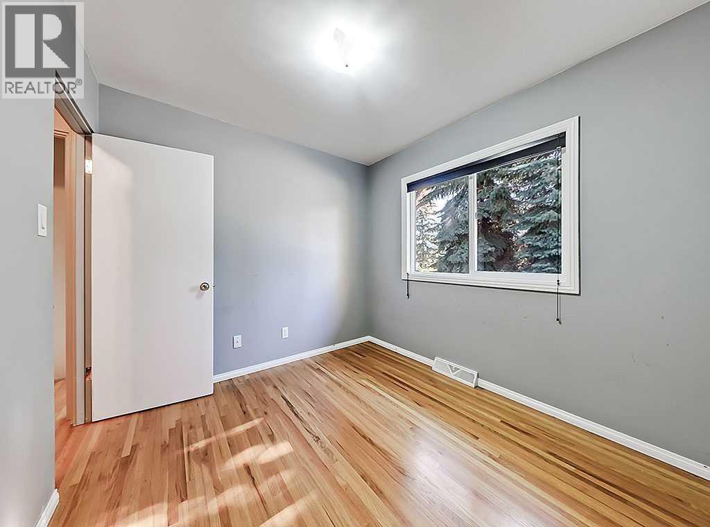 Single Family House Bungalow for Sale in  Hanover Road SW Haysboro Calgary 