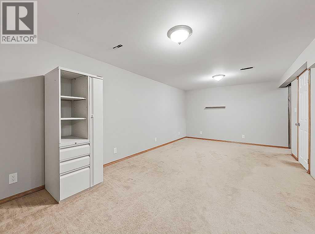 Single Family House Bungalow for Sale in  Hanover Road SW Haysboro Calgary 