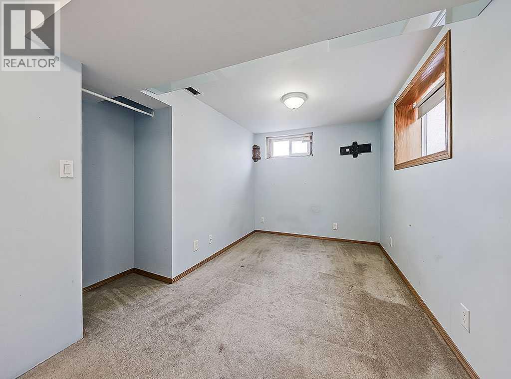 Single Family House Bungalow for Sale in  Hanover Road SW Haysboro Calgary 