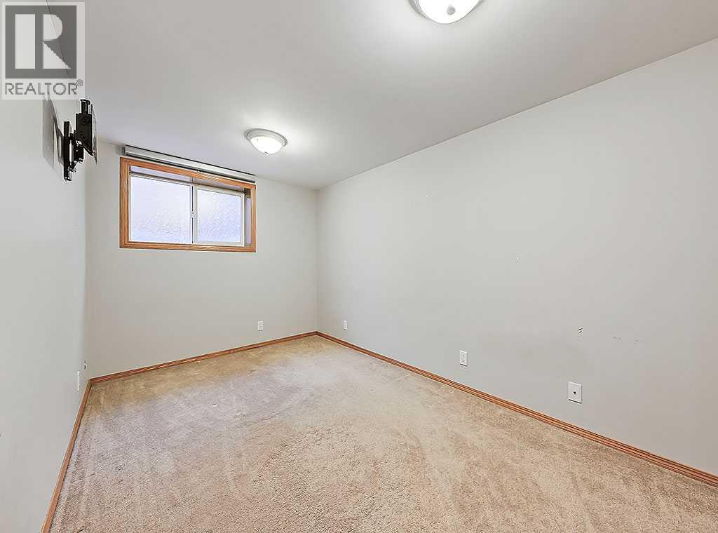 Single Family House Bungalow for Sale in  Hanover Road SW Haysboro Calgary 