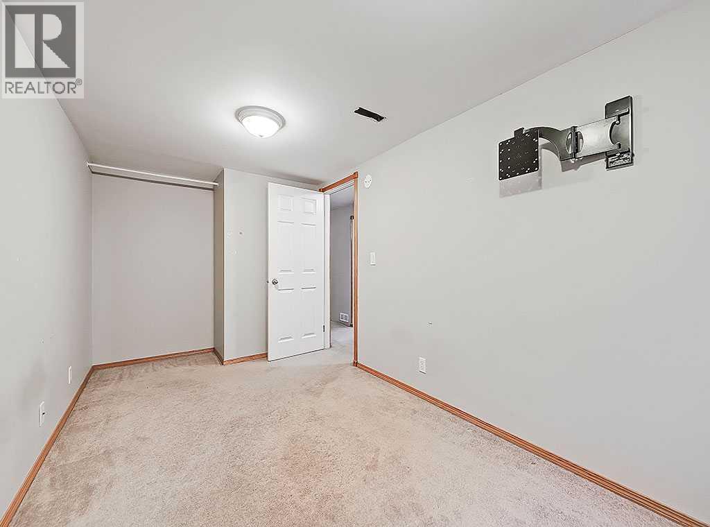 Single Family House Bungalow for Sale in  Hanover Road SW Haysboro Calgary 
