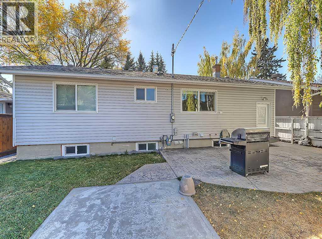 Single Family House Bungalow for Sale in  Hanover Road SW Haysboro Calgary 