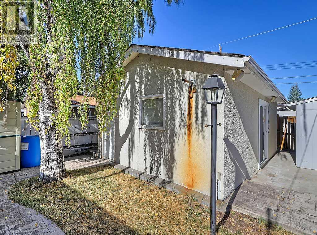 Single Family House Bungalow for Sale in  Hanover Road SW Haysboro Calgary 