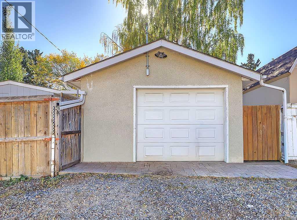 Single Family House Bungalow for Sale in  Hanover Road SW Haysboro Calgary 