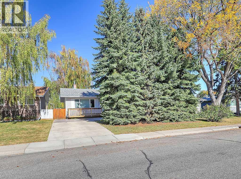 Single Family House Bungalow for Sale in  Hanover Road SW Haysboro Calgary 