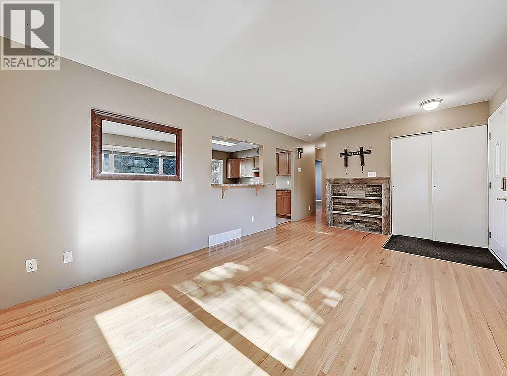 Single Family House Bungalow for Sale in  Hanover Road SW Haysboro Calgary 