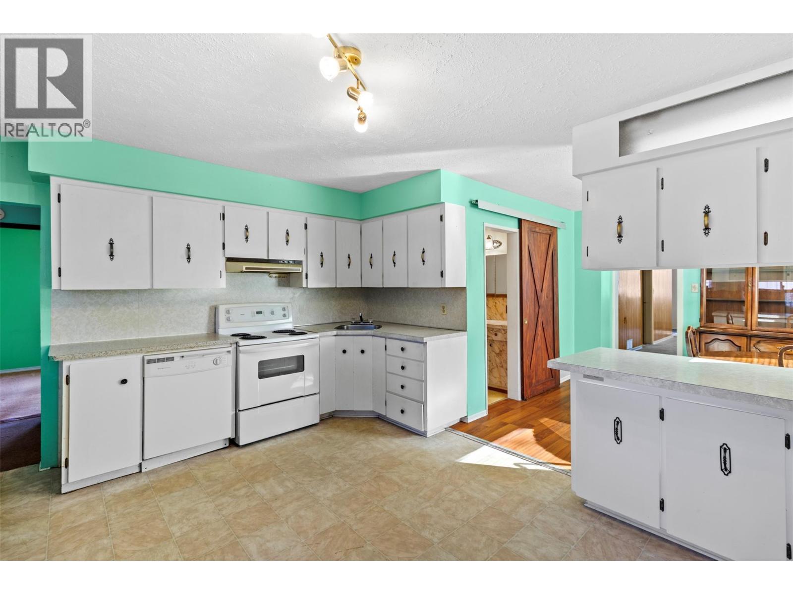 834 Sicamous Avenue, Chase