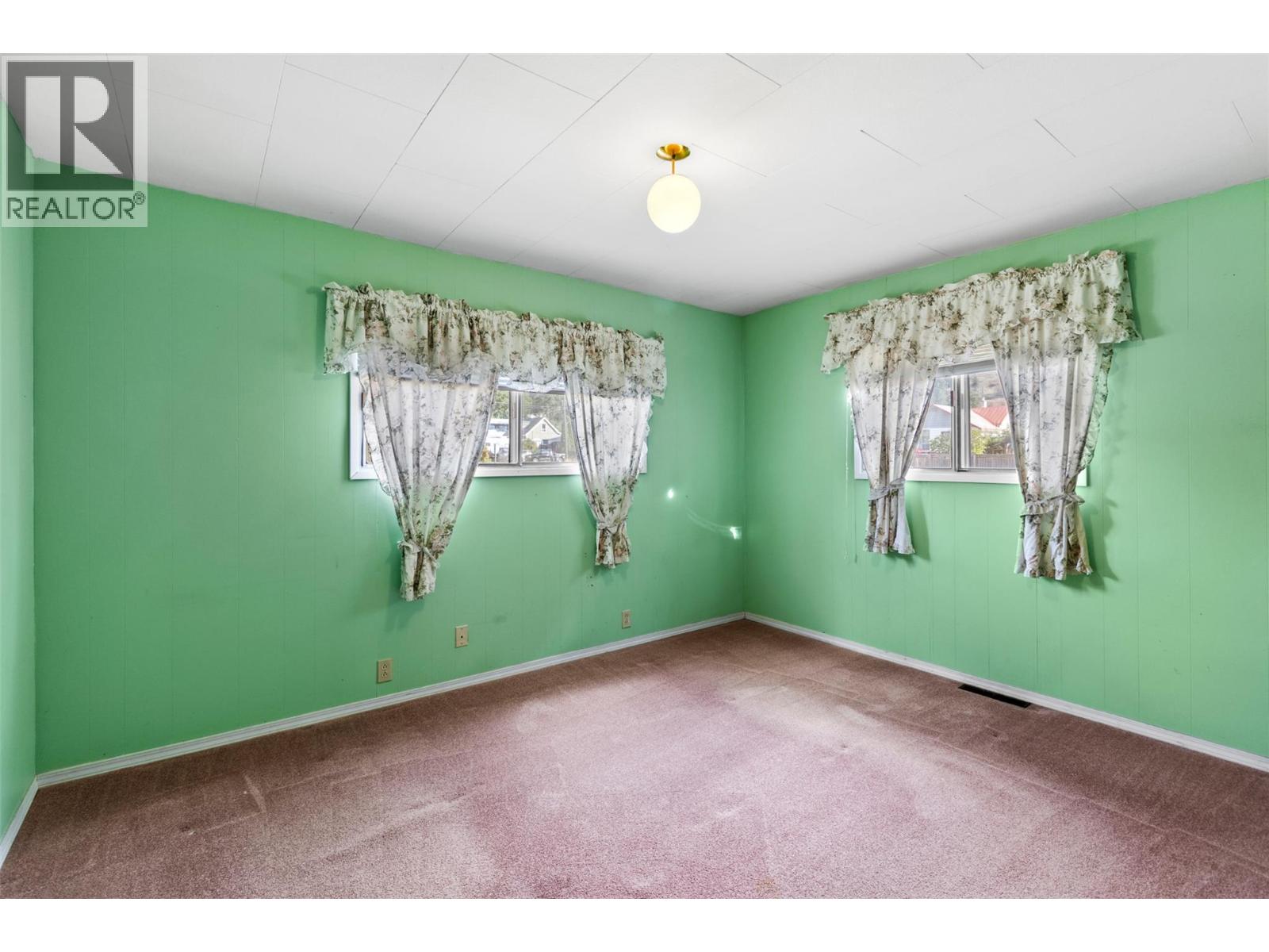 834 Sicamous Avenue, Chase