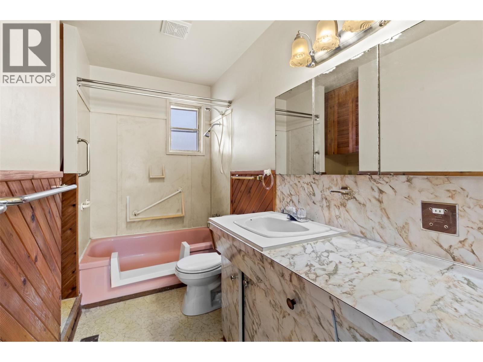 834 Sicamous Avenue, Chase