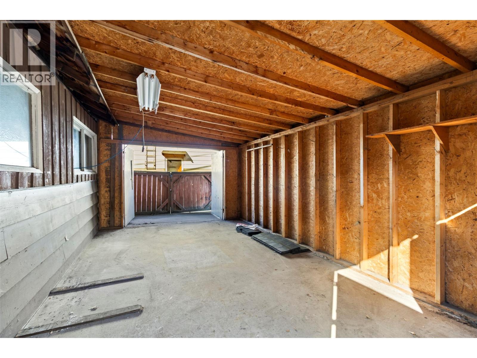 834 Sicamous Avenue, Chase