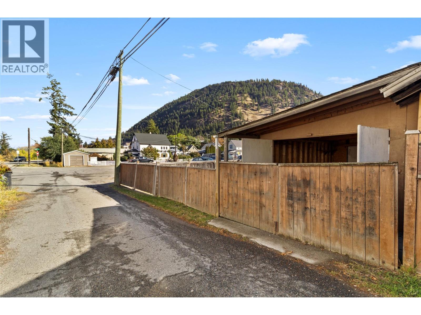 834 Sicamous Avenue, Chase