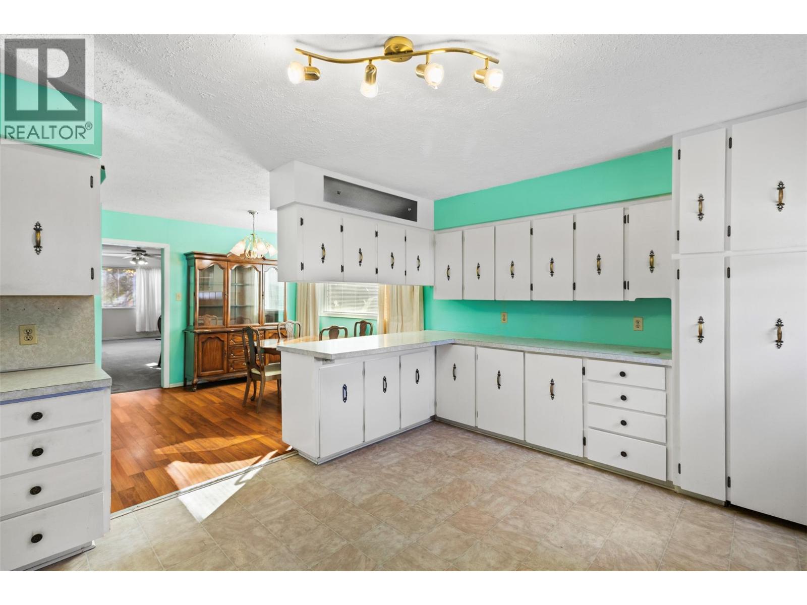 834 Sicamous Avenue, Chase