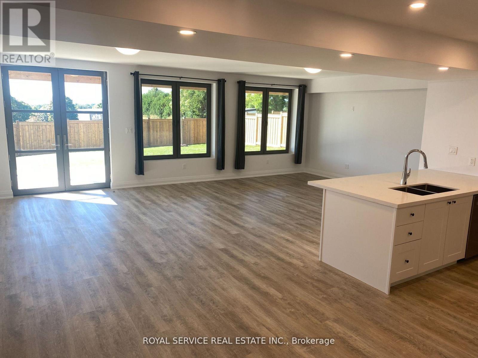 61 Waywell Unit B photo 2