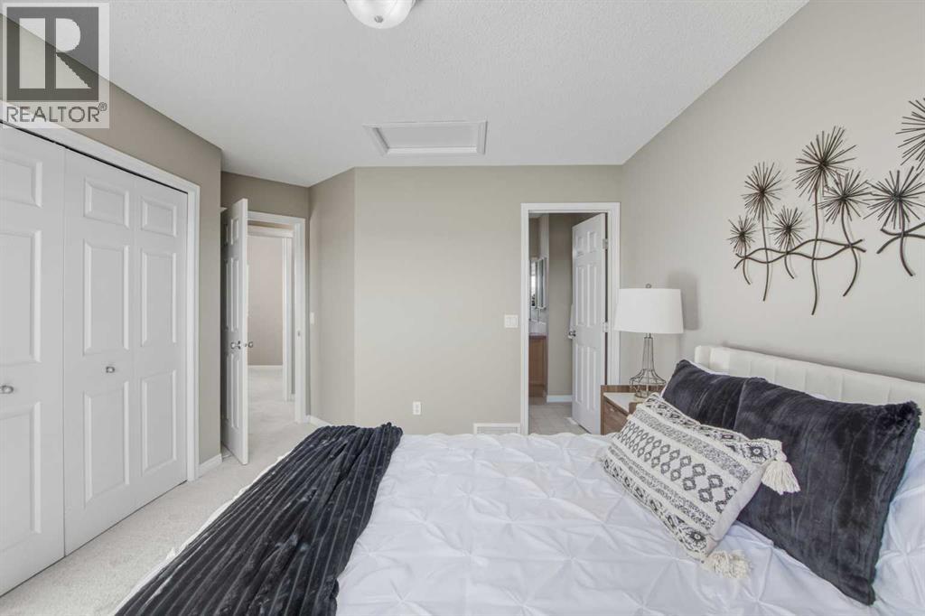 Single Family House for Sale in  Everglen Way SW Evergreen Calgary 