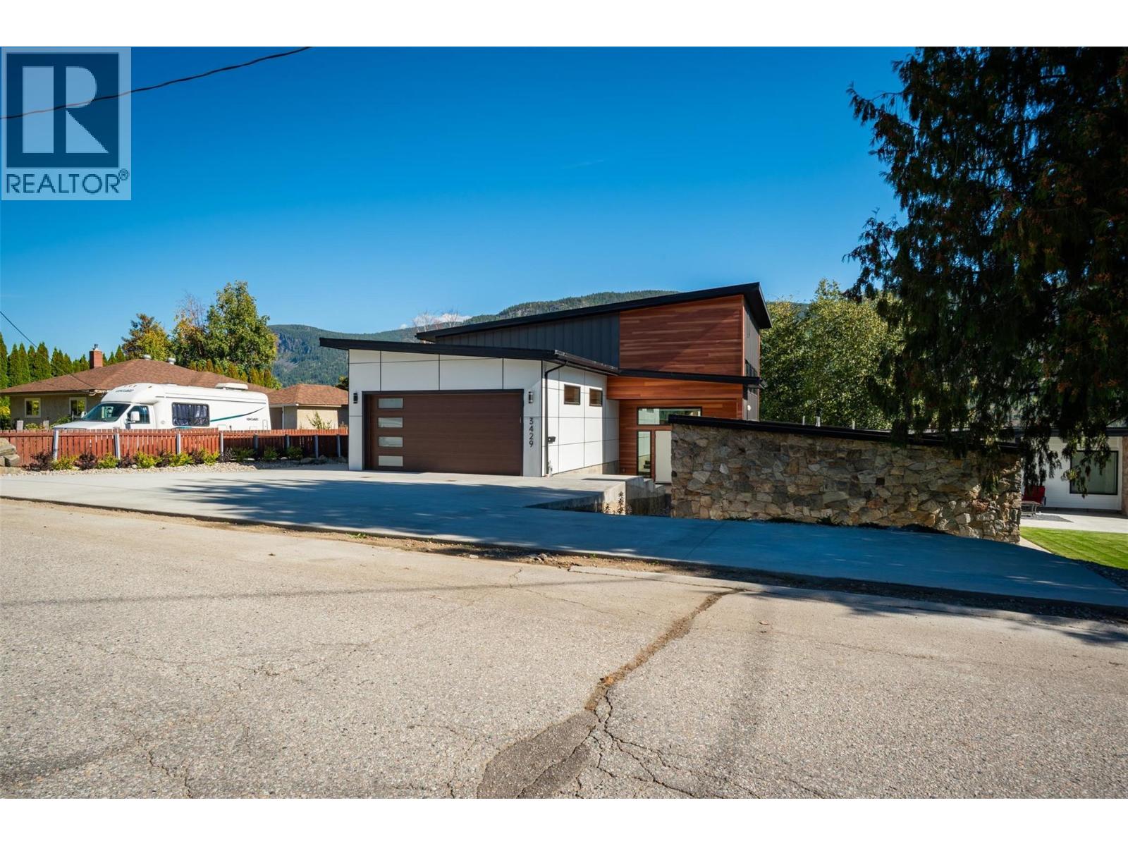 3429 8TH Avenue, Castlegar