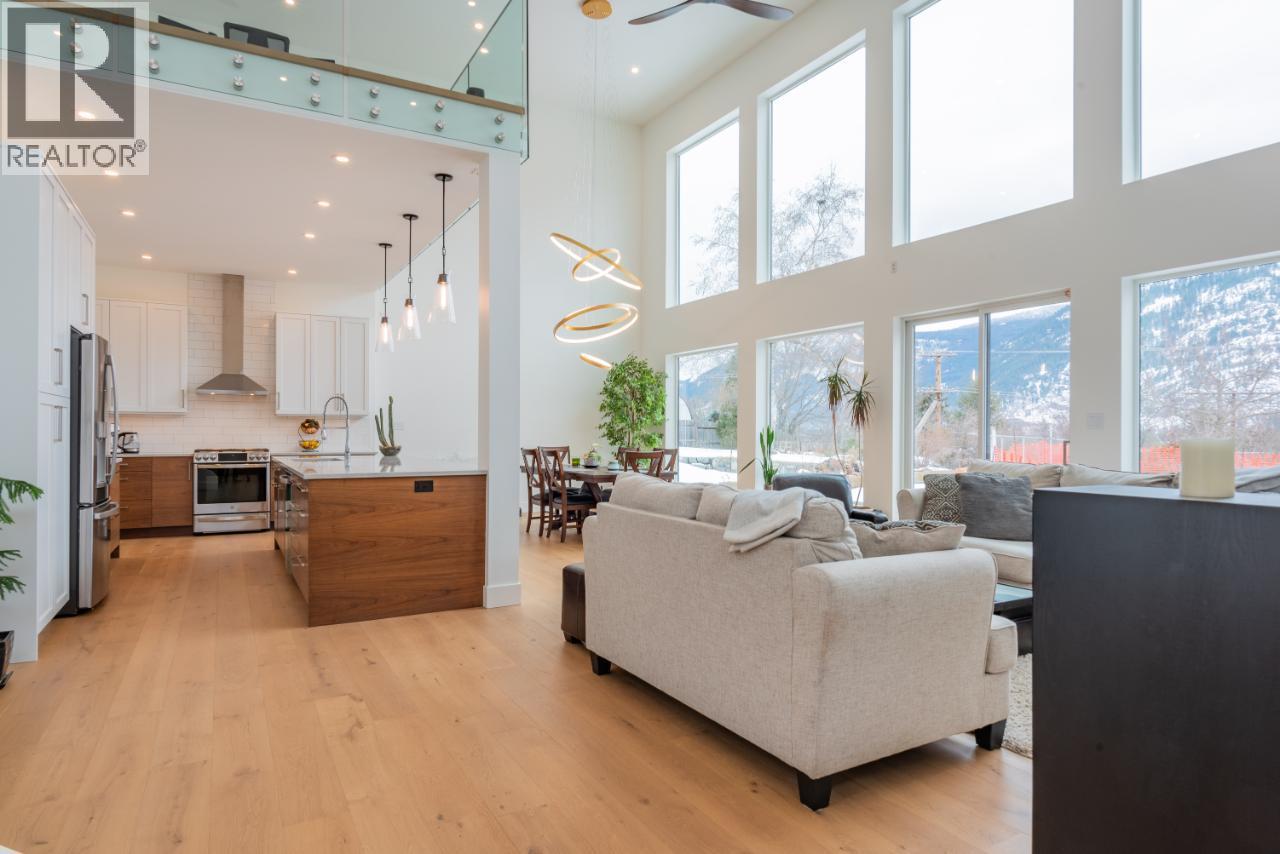 3429 8TH Avenue, Castlegar