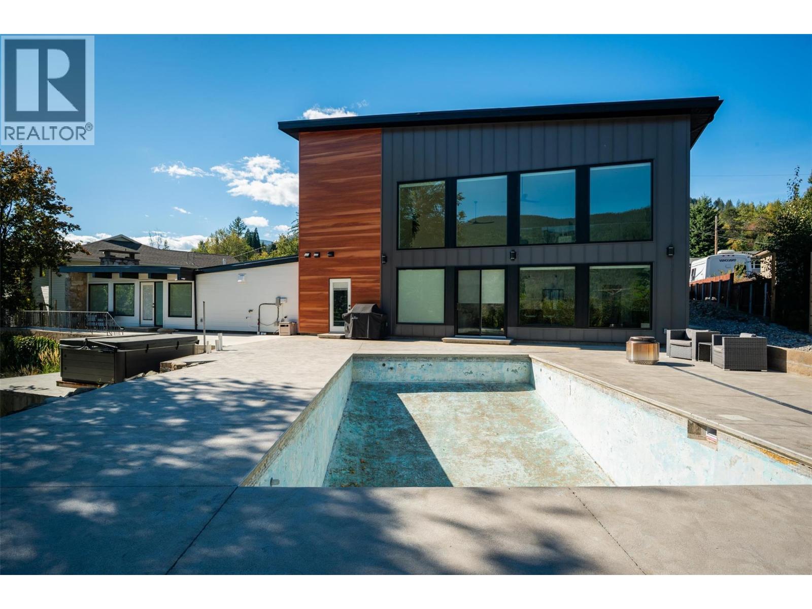 3429 8TH Avenue, Castlegar