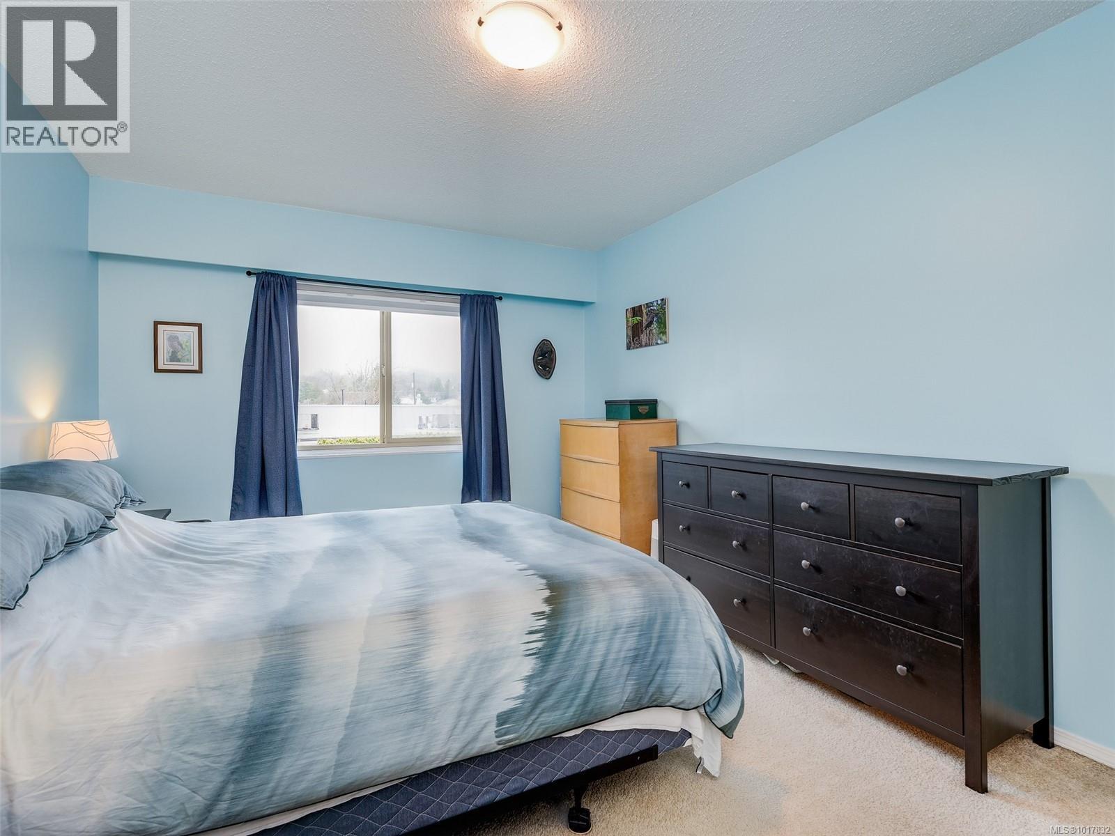 117 1680 Poplar Avenue, Saanich
