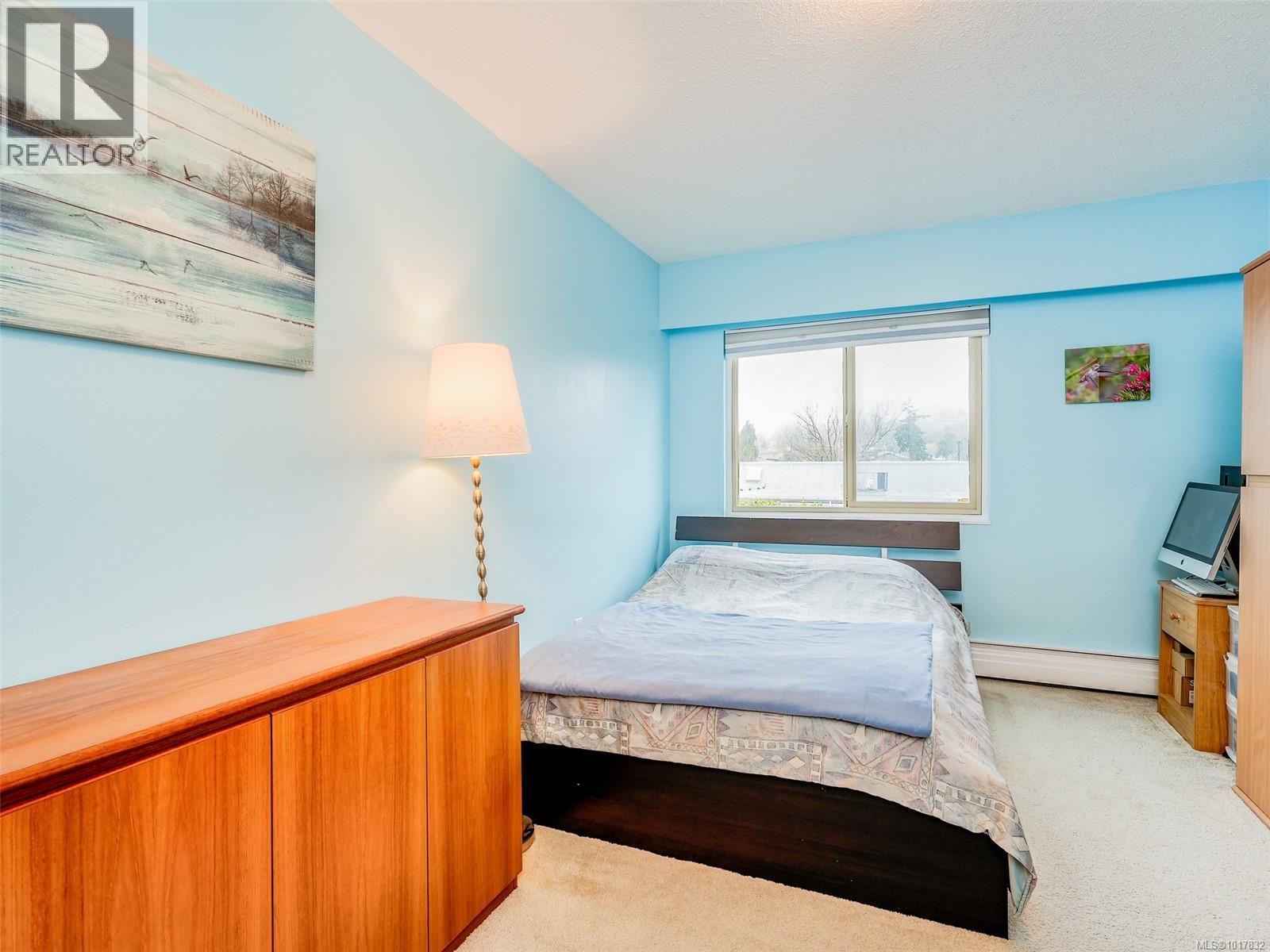 117 1680 Poplar Avenue, Saanich