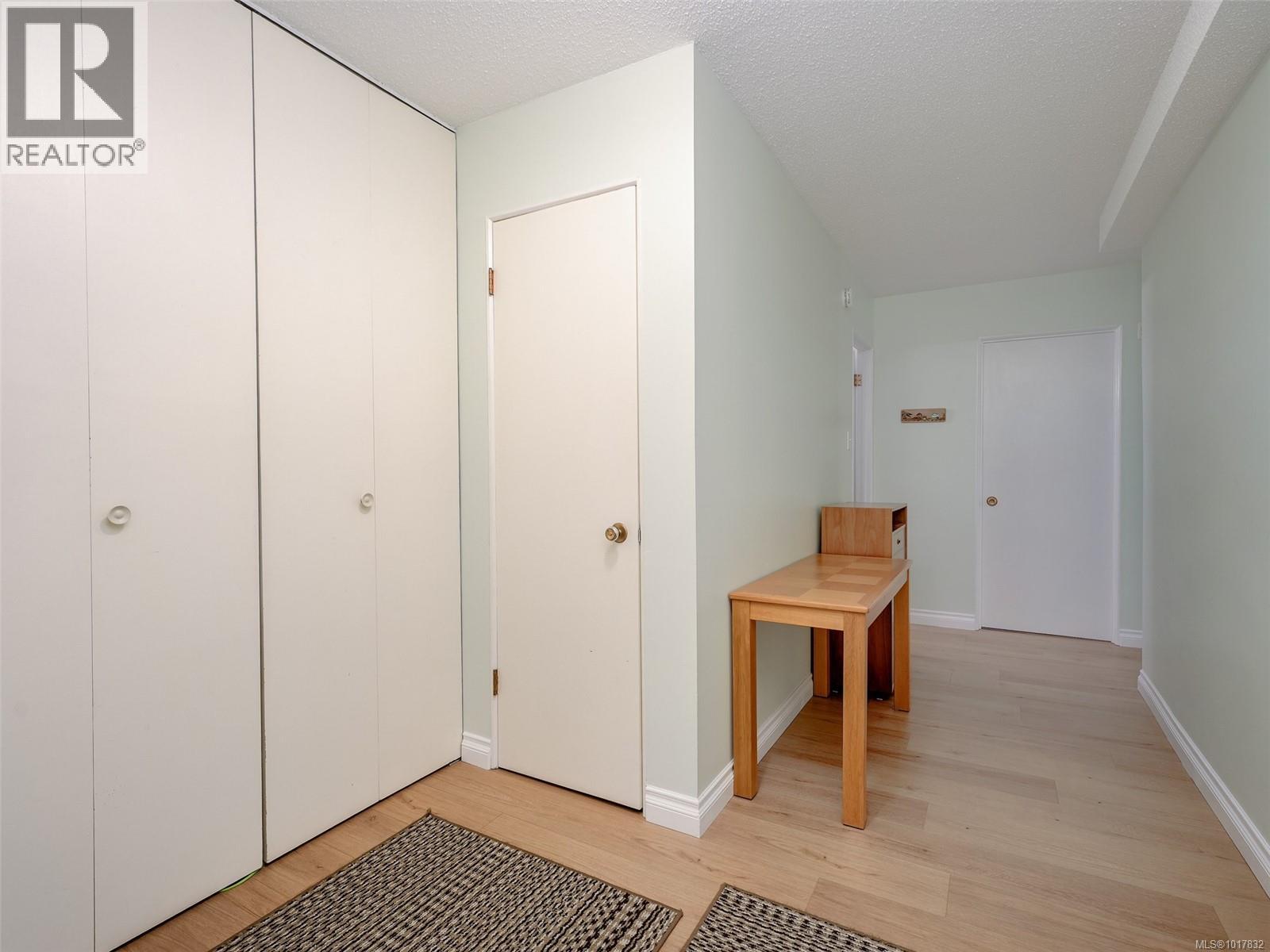 117 1680 Poplar Avenue, Saanich