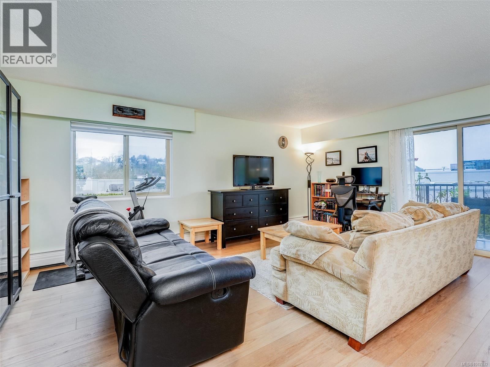 117 1680 Poplar Avenue, Saanich