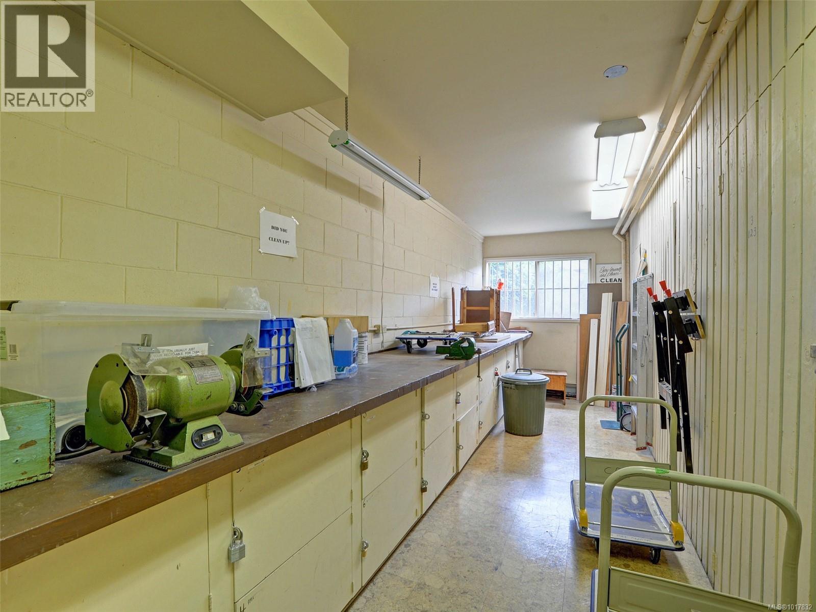 117 1680 Poplar Avenue, Saanich
