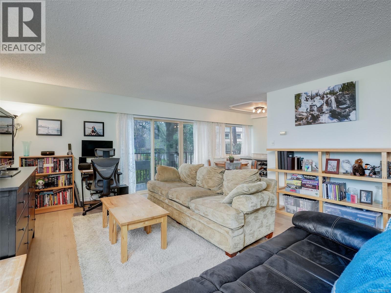 117 1680 Poplar Avenue, Saanich